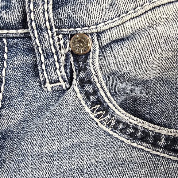 Shyanne Women’s Light Blue Bootcut Jeans Mid-Rise Distressed Hem Size 31 Short - Picture 6 of 10